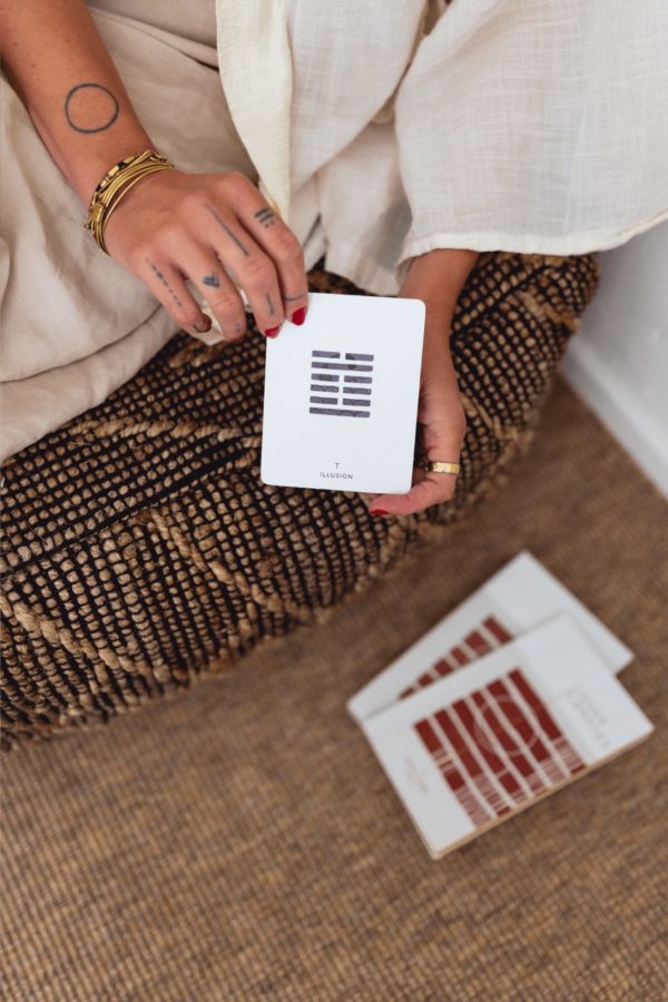 Neel van Lierop holding the illusion card of the love deck